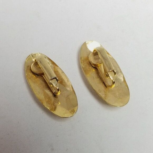 Vintage Gold Tone Oval Clip On Earrings, Angular Faceted Surface, Retro Estate - Picture 4 of 6